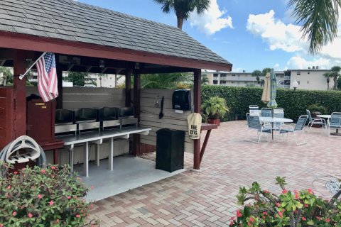 Снять в аренду кондоминиум в Лейк-Уорт, Флорида 2 спальни, 100.33м2, № 1186249 - фото 1