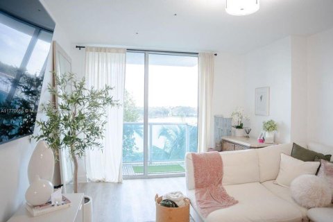 Condo in Sunrise, Florida, 2 bedrooms  № 1867967 - photo 16