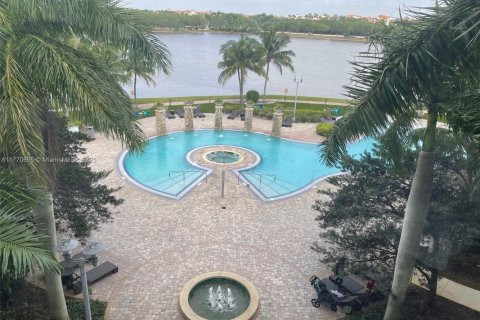 Condo in Sunrise, Florida, 2 bedrooms  № 1867967 - photo 30