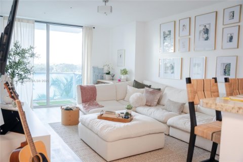 Condo in Sunrise, Florida, 2 bedrooms  № 1867967 - photo 1