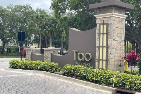 Condo in Sunrise, Florida, 2 bedrooms  № 1867967 - photo 2
