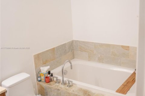Condo in Sunrise, Florida, 2 bedrooms  № 1867967 - photo 21