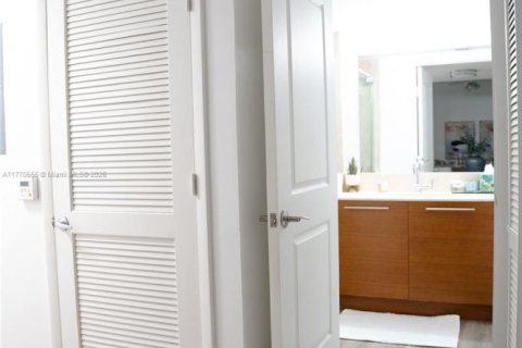 Condo in Sunrise, Florida, 2 bedrooms  № 1867967 - photo 26