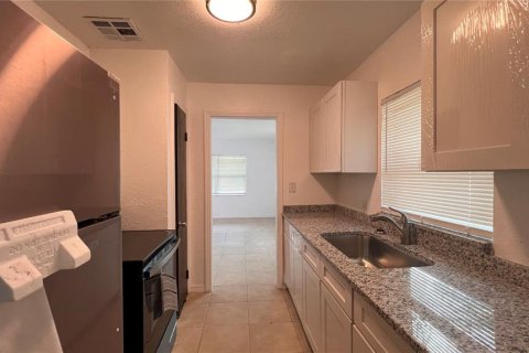 House in Orlando, Florida 5 bedrooms, 129.23 sq.m. № 1793061 - photo 25