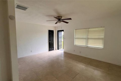 House in Orlando, Florida 5 bedrooms, 129.23 sq.m. № 1793061 - photo 14