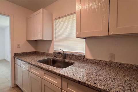 House in Orlando, Florida 5 bedrooms, 129.23 sq.m. № 1793061 - photo 26