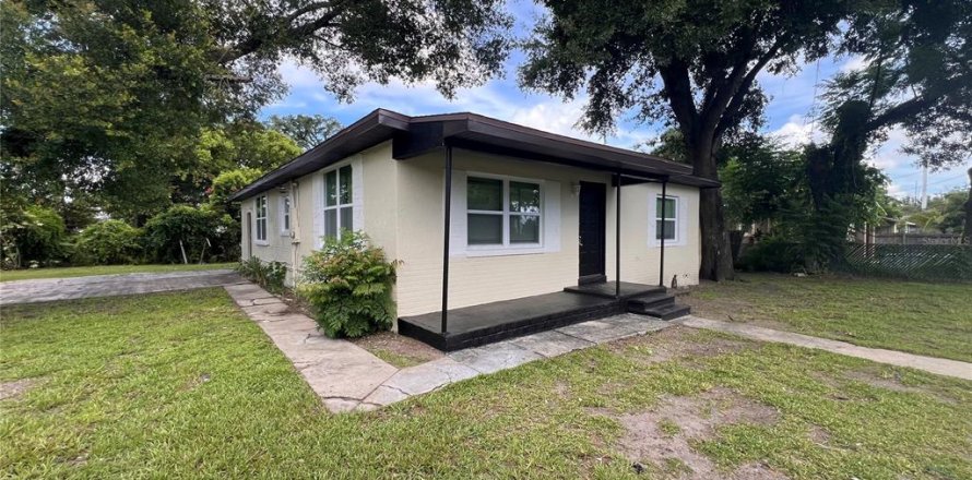 House in Orlando, Florida 5 bedrooms, 129.23 sq.m. № 1793061