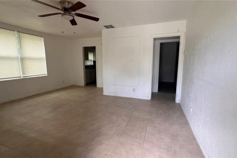 House in Orlando, Florida 5 bedrooms, 129.23 sq.m. № 1793061 - photo 13