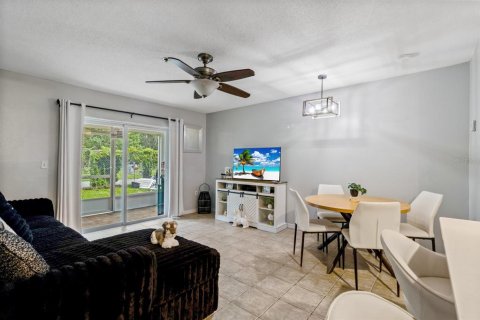 Adosado en venta en Kissimmee, Florida, 3 dormitorios, 128.21 m2 № 1912728 - foto 4