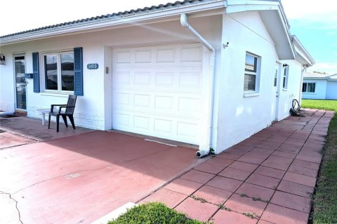 House in Pinellas Park, Florida 2 bedrooms, 137.5 sq.m. № 2115407 - photo 4