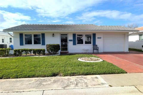 House in Pinellas Park, Florida 2 bedrooms, 137.5 sq.m. № 2115407 - photo 2