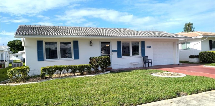 House in Pinellas Park, Florida 2 bedrooms, 137.5 sq.m. № 2115407