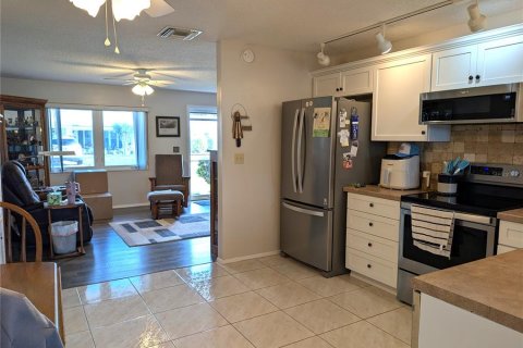 House in Pinellas Park, Florida 2 bedrooms, 137.5 sq.m. № 2115407 - photo 21