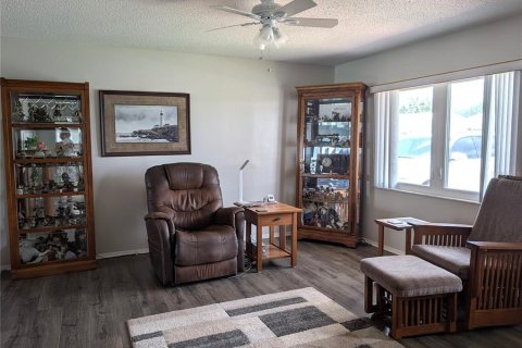 House in Pinellas Park, Florida 2 bedrooms, 137.5 sq.m. № 2115407 - photo 9