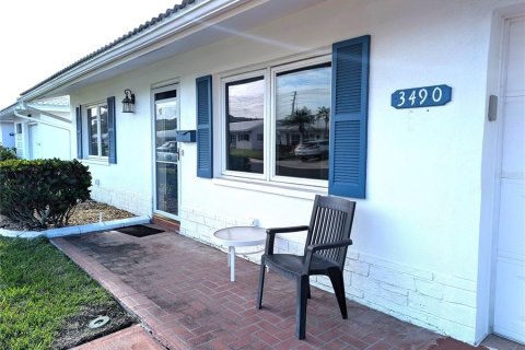 House in Pinellas Park, Florida 2 bedrooms, 137.5 sq.m. № 2115407 - photo 5