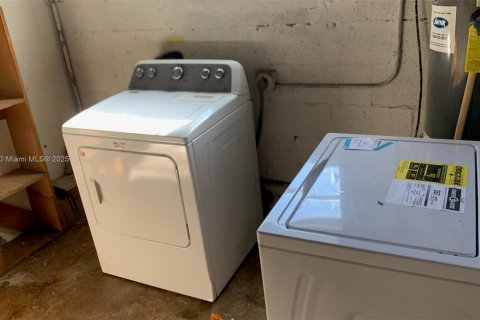 Villa ou maison à vendre à Hialeah, Floride: 3 chambres, 96.99 m2 № 1966325 - photo 12