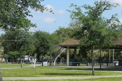 Villa ou maison à vendre à Hialeah, Floride: 3 chambres, 96.99 m2 № 1966325 - photo 2