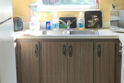 Villa ou maison à vendre à Hialeah, Floride: 3 chambres, 96.99 m2 № 1966325 - photo 8