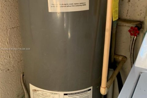 Villa ou maison à vendre à Hialeah, Floride: 3 chambres, 96.99 m2 № 1966325 - photo 15