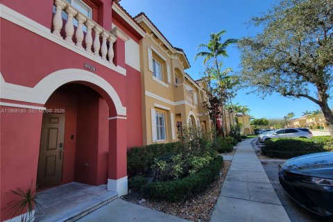 Touwnhouse à vendre à Miramar, Floride: 3 chambres, 139.63 m2 № 2089876 - photo 2
