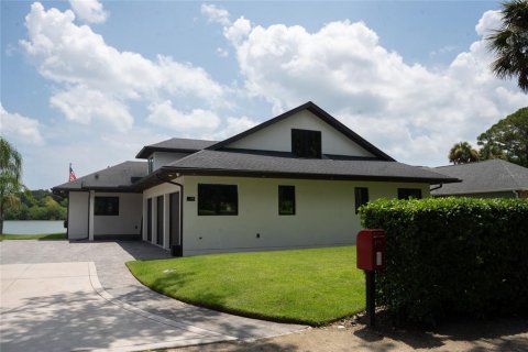 House in New Smyrna Beach, Florida 4 bedrooms, 284.56 sq.m. № 2200212 - photo 3