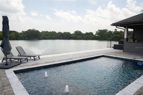House in New Smyrna Beach, Florida 4 bedrooms, 284.56 sq.m. № 2200212 - photo 12