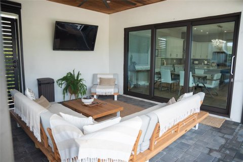 House in New Smyrna Beach, Florida 4 bedrooms, 284.56 sq.m. № 2200212 - photo 15