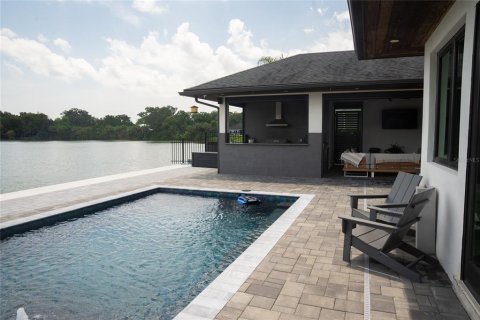 House in New Smyrna Beach, Florida 4 bedrooms, 284.56 sq.m. № 2200212 - photo 10