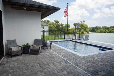 House in New Smyrna Beach, Florida 4 bedrooms, 284.56 sq.m. № 2200212 - photo 8