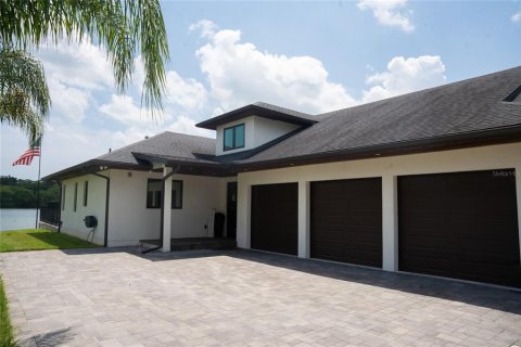 House in New Smyrna Beach, Florida 4 bedrooms, 284.56 sq.m. № 2200212