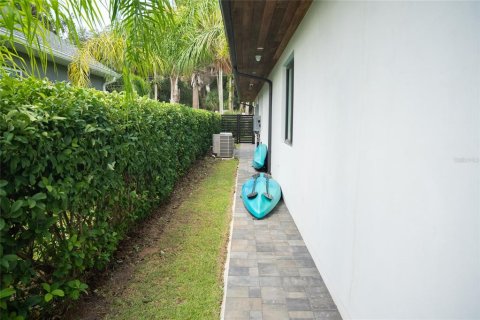 House in New Smyrna Beach, Florida 4 bedrooms, 284.56 sq.m. № 2200212 - photo 5