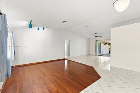 Casa en venta en West Park, Florida, 3 dormitorios, 187.94 m2 № 1967062 - foto 7