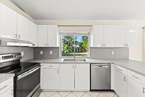 Casa en venta en West Park, Florida, 3 dormitorios, 187.94 m2 № 1967062 - foto 11