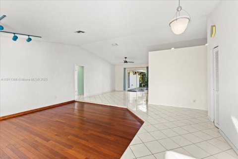 Casa en venta en West Park, Florida, 3 dormitorios, 187.94 m2 № 1967062 - foto 6