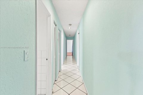 Casa en venta en West Park, Florida, 3 dormitorios, 187.94 m2 № 1967062 - foto 18