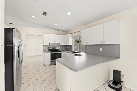 Casa en venta en West Park, Florida, 3 dormitorios, 187.94 m2 № 1967062 - foto 12