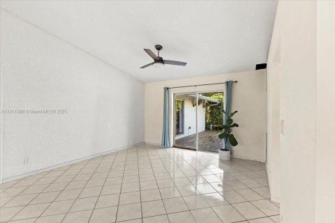 Casa en venta en West Park, Florida, 3 dormitorios, 187.94 m2 № 1967062 - foto 17