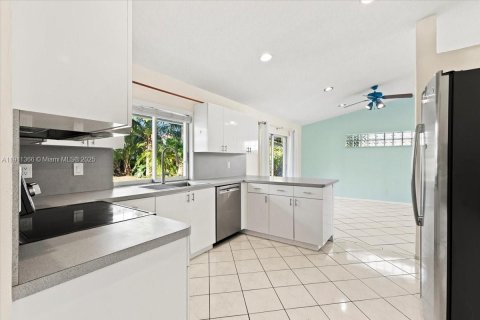 Casa en venta en West Park, Florida, 3 dormitorios, 187.94 m2 № 1967062 - foto 10