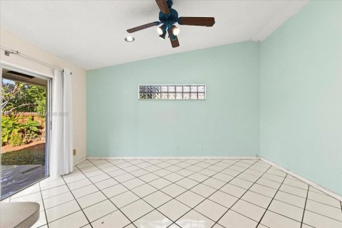 Casa en venta en West Park, Florida, 3 dormitorios, 187.94 m2 № 1967062 - foto 15