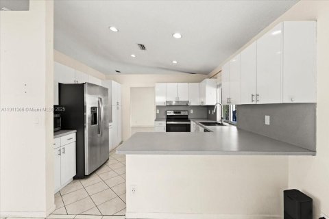 Casa en venta en West Park, Florida, 3 dormitorios, 187.94 m2 № 1967062 - foto 13