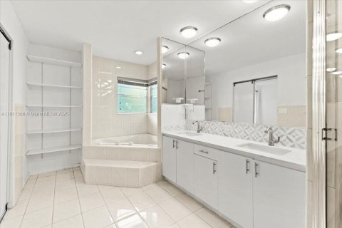 Casa en venta en West Park, Florida, 3 dormitorios, 187.94 m2 № 1967062 - foto 24