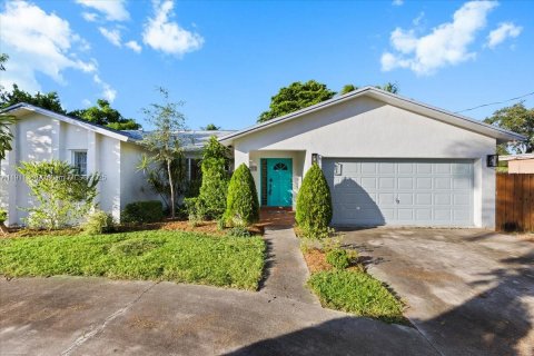 Casa en venta en West Park, Florida, 3 dormitorios, 187.94 m2 № 1967062 - foto 1