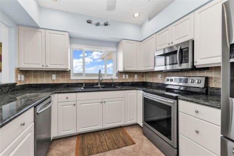 Condo in Punta Gorda, Florida, 3 bedrooms  № 2379795 - photo 21
