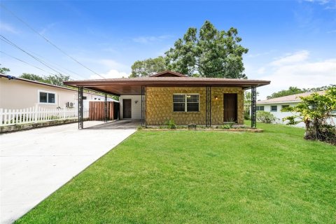 House in Tampa, Florida 3 bedrooms, 113.15 sq.m. № 1846575 - photo 1