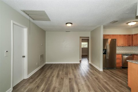 House in Tampa, Florida 3 bedrooms, 113.15 sq.m. № 1846575 - photo 6