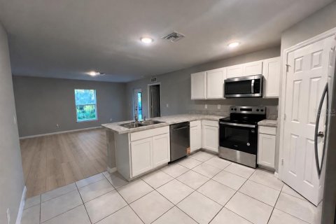 Villa ou maison à vendre à Lehigh Acres, Floride: 4 chambres, 148.09 m2 № 2431800 - photo 8