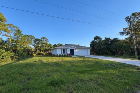 Villa ou maison à vendre à Lehigh Acres, Floride: 4 chambres, 148.09 m2 № 2431800 - photo 24