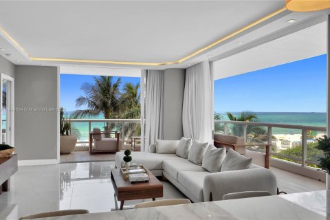 Condo in Miami Beach, Florida, 2 bedrooms  № 1842736 - photo 1