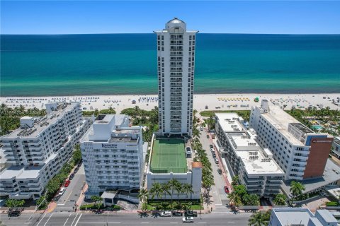 Condo in Miami Beach, Florida, 2 bedrooms  № 1842736 - photo 25