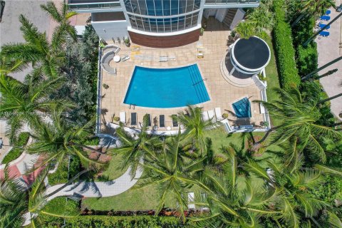 Condo in Miami Beach, Florida, 2 bedrooms  № 1842736 - photo 23